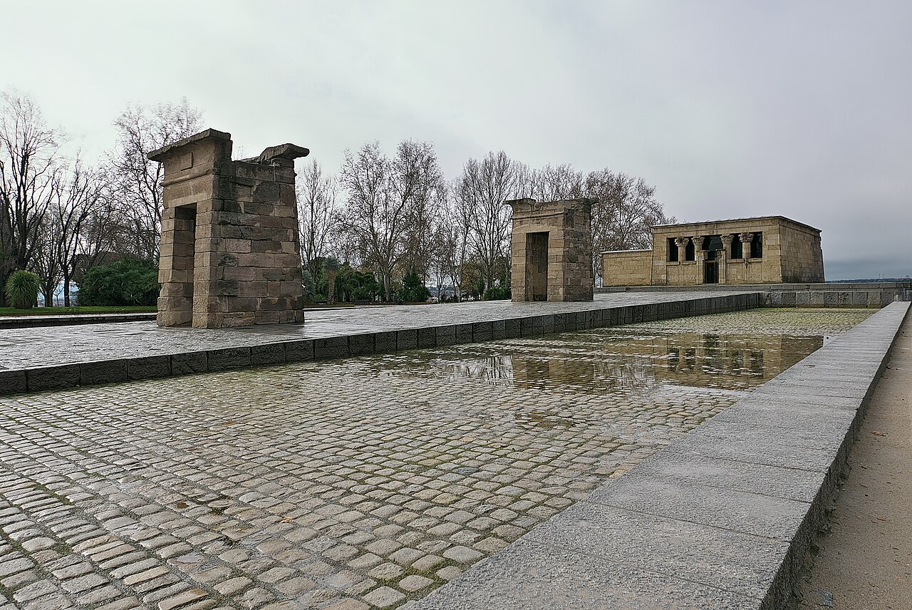 德波神庙与马德里河畔公园:日落摄影之旅 · Moncloa–Río